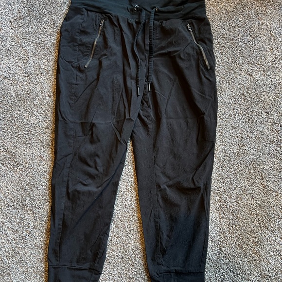 Athleta Trekkie North Pants NWOT - Picture 2 of 2
